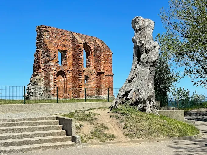 Ruiny Kościoła w Trzęsaczu